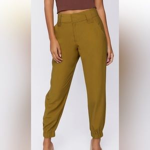 NWT Forever 21 Mid-Rise Flat Front Ankle Length Pant in color Beech